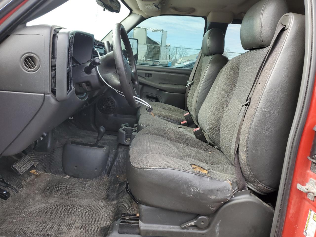 2004 GMC Sierra - Image 7