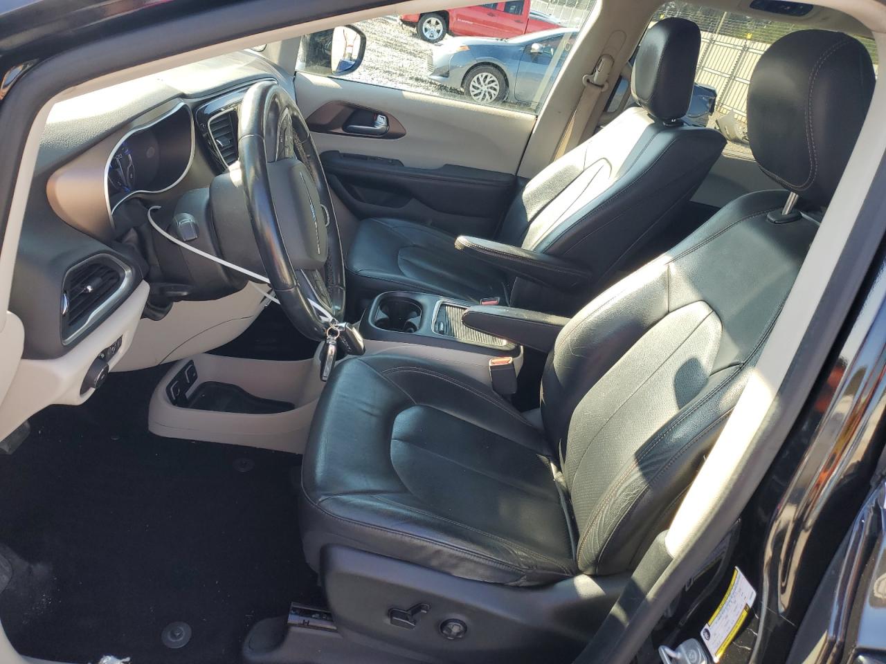 2017 Chrysler Pacifica - Image 7