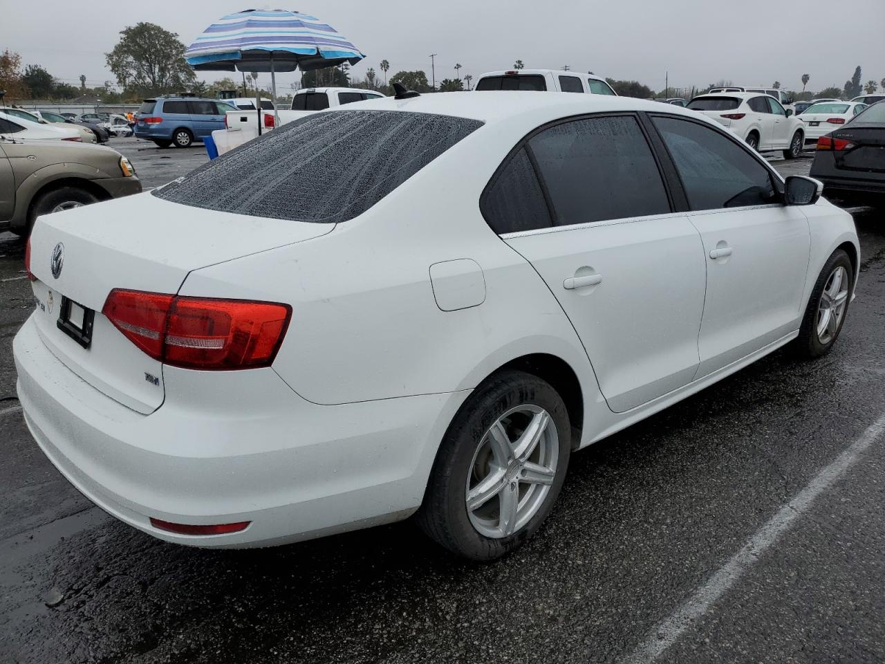 2015 Volkswagen Jetta - Image 3