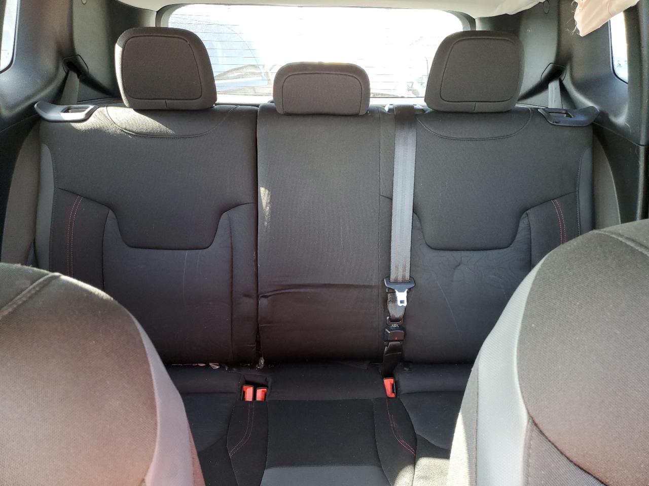 2015 Jeep Renegade - Image 10