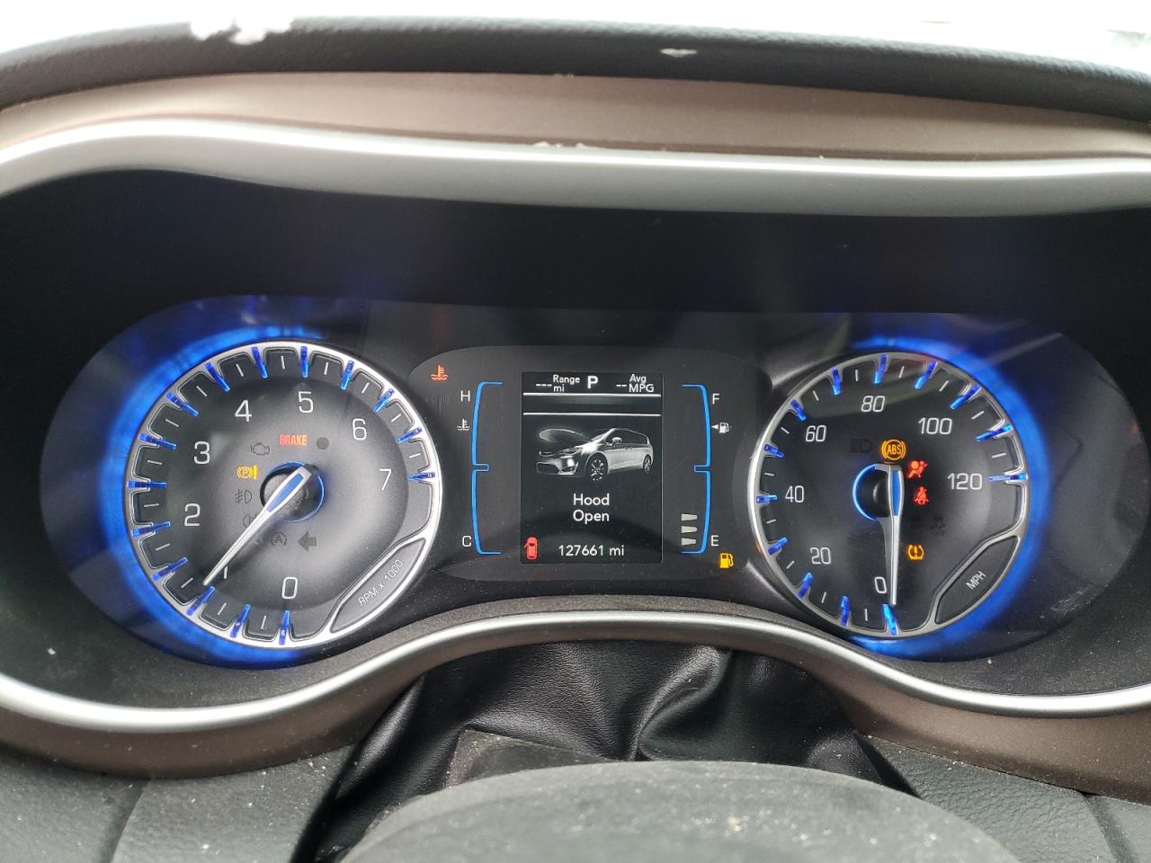 2017 Chrysler Pacifica - Image 9