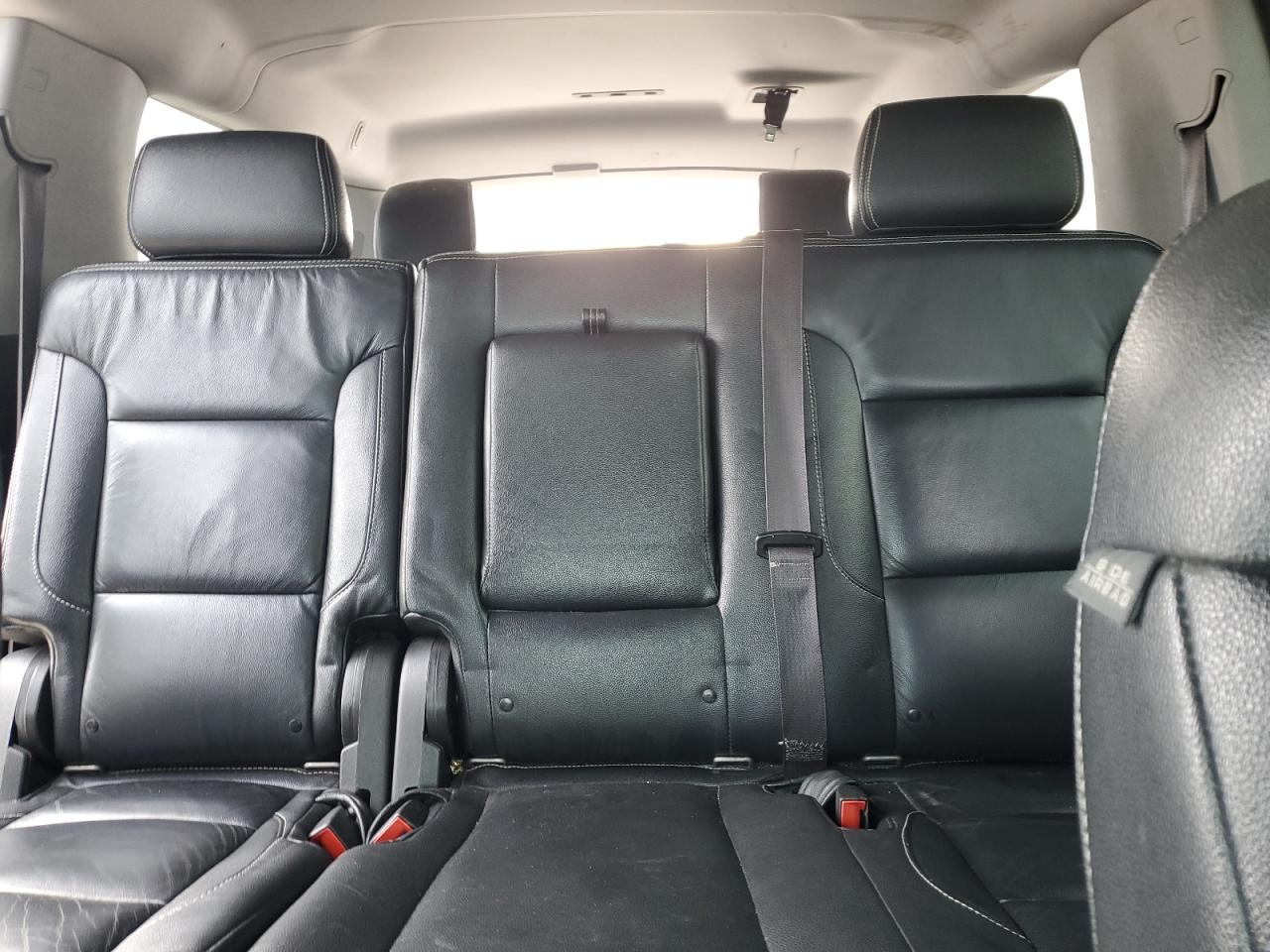 2015 Chevrolet Suburban - Image 10