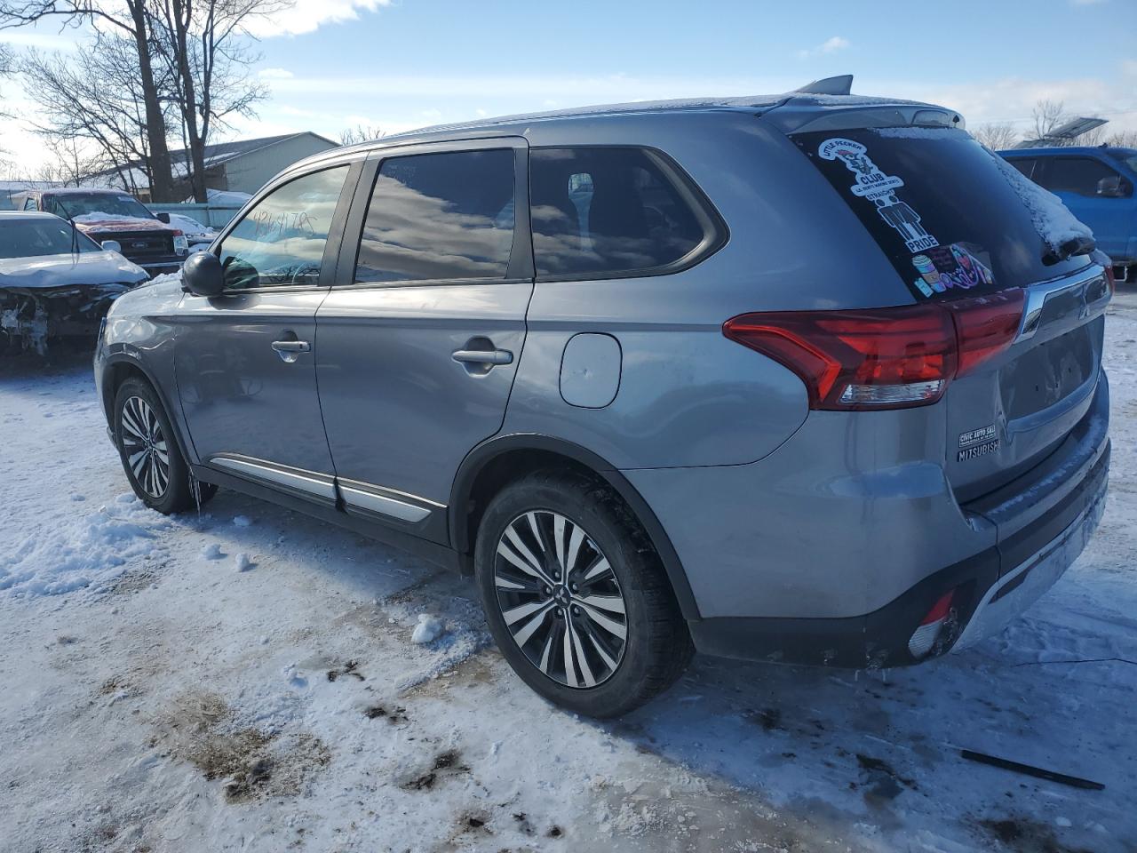 2019 Mitsubishi Outlander - Image 2
