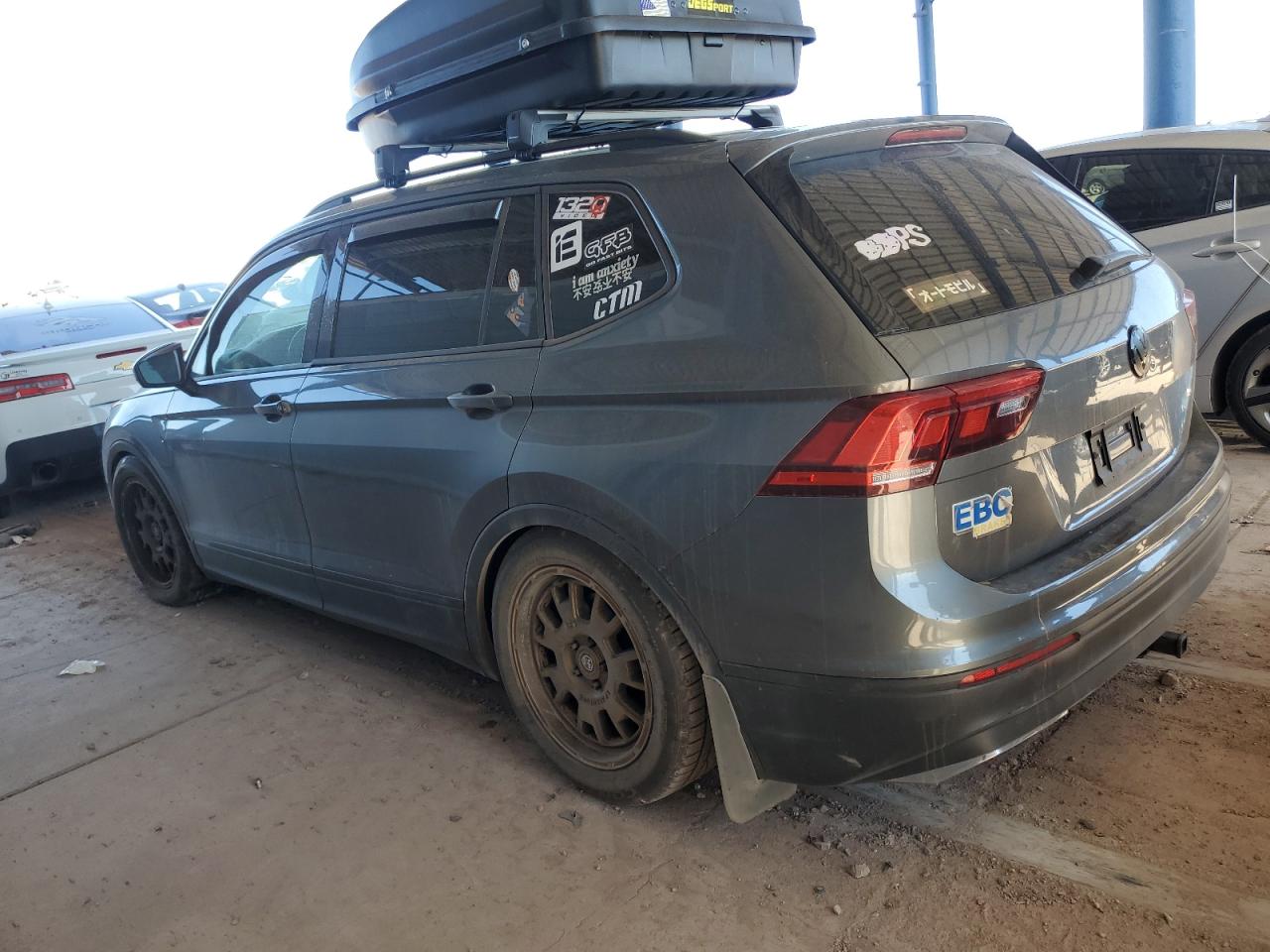2018 Volkswagen Tiguan - Image 2