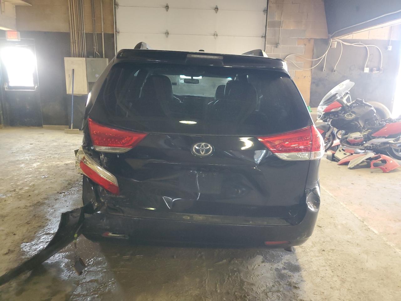 2013 Toyota Sienna - Image 6
