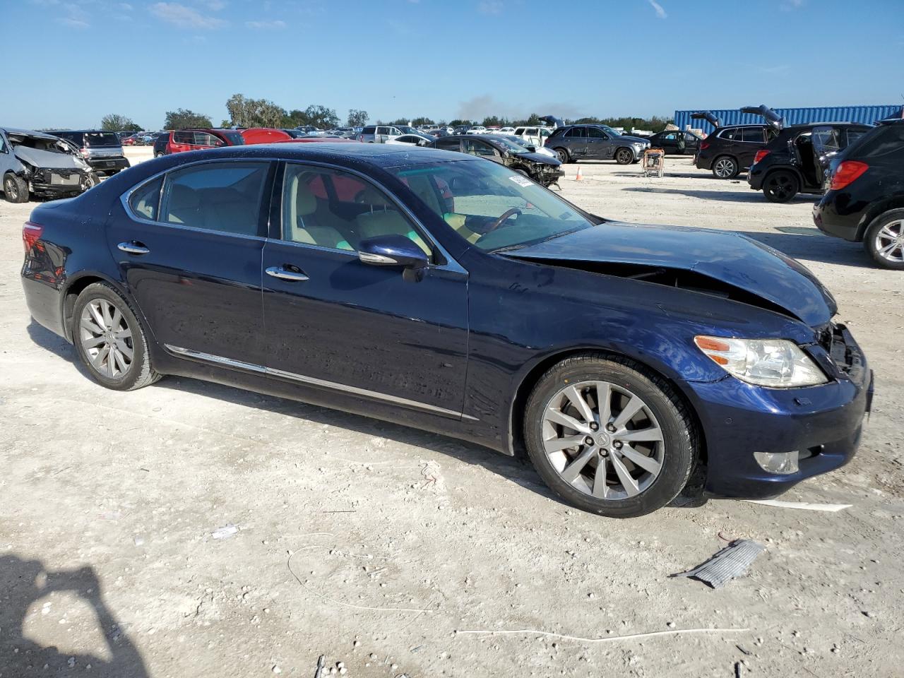 2011 Lexus LS - Image 4