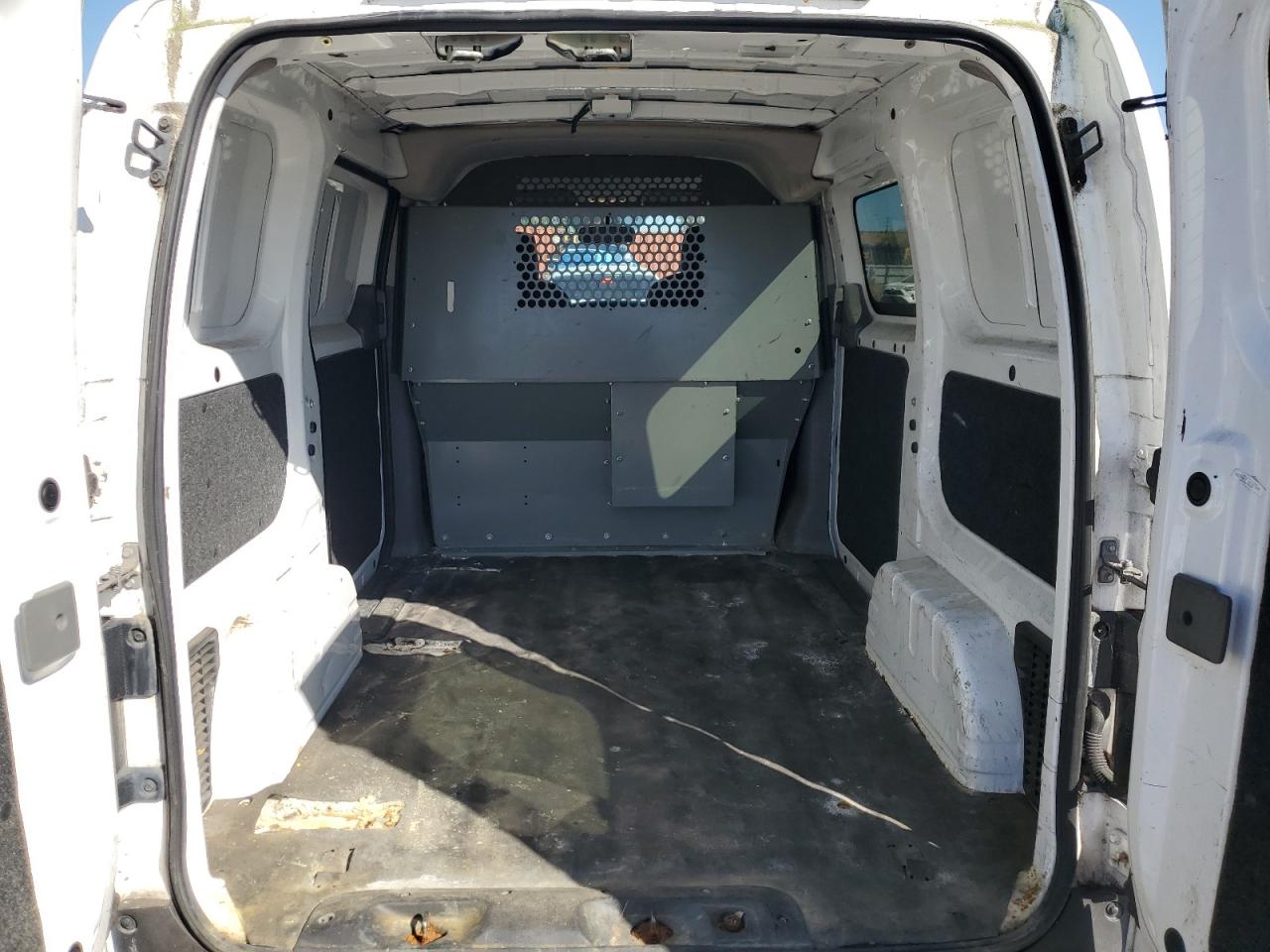 2015 Chevrolet Express - Image 10