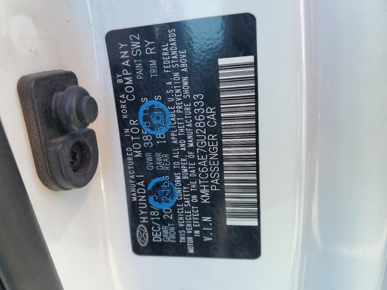 2016 Hyundai Veloster - Image 12