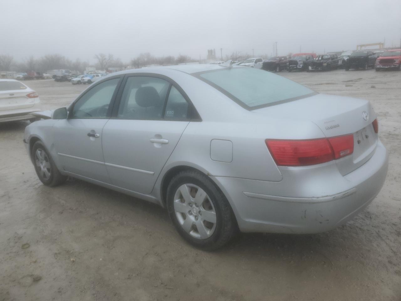2010 Hyundai Sonata - Image 2