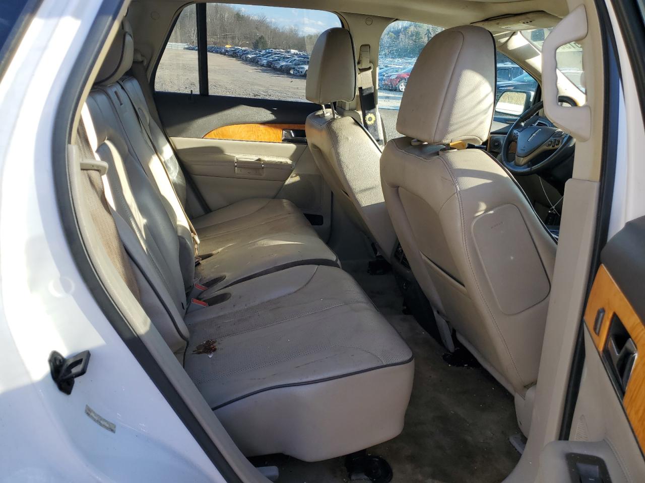 2011 Lincoln MKX - Image 11