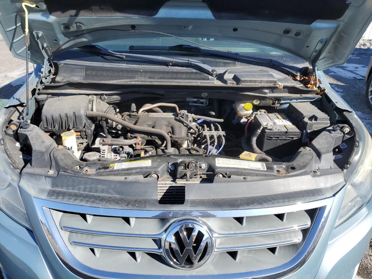 2010 Volkswagen Routan - Image 12