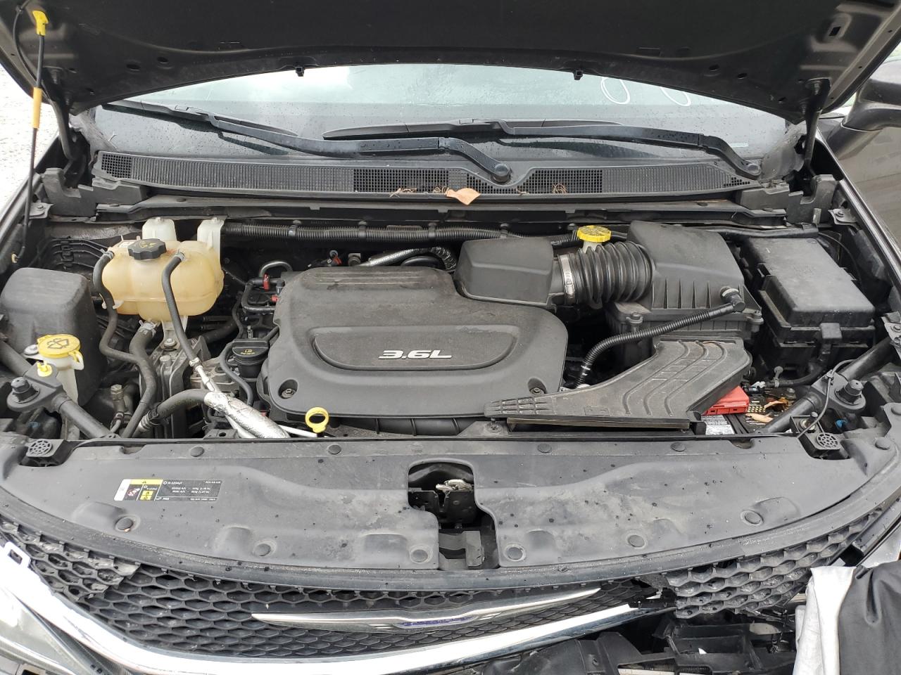 2018 Chrysler Pacifica - Image 13