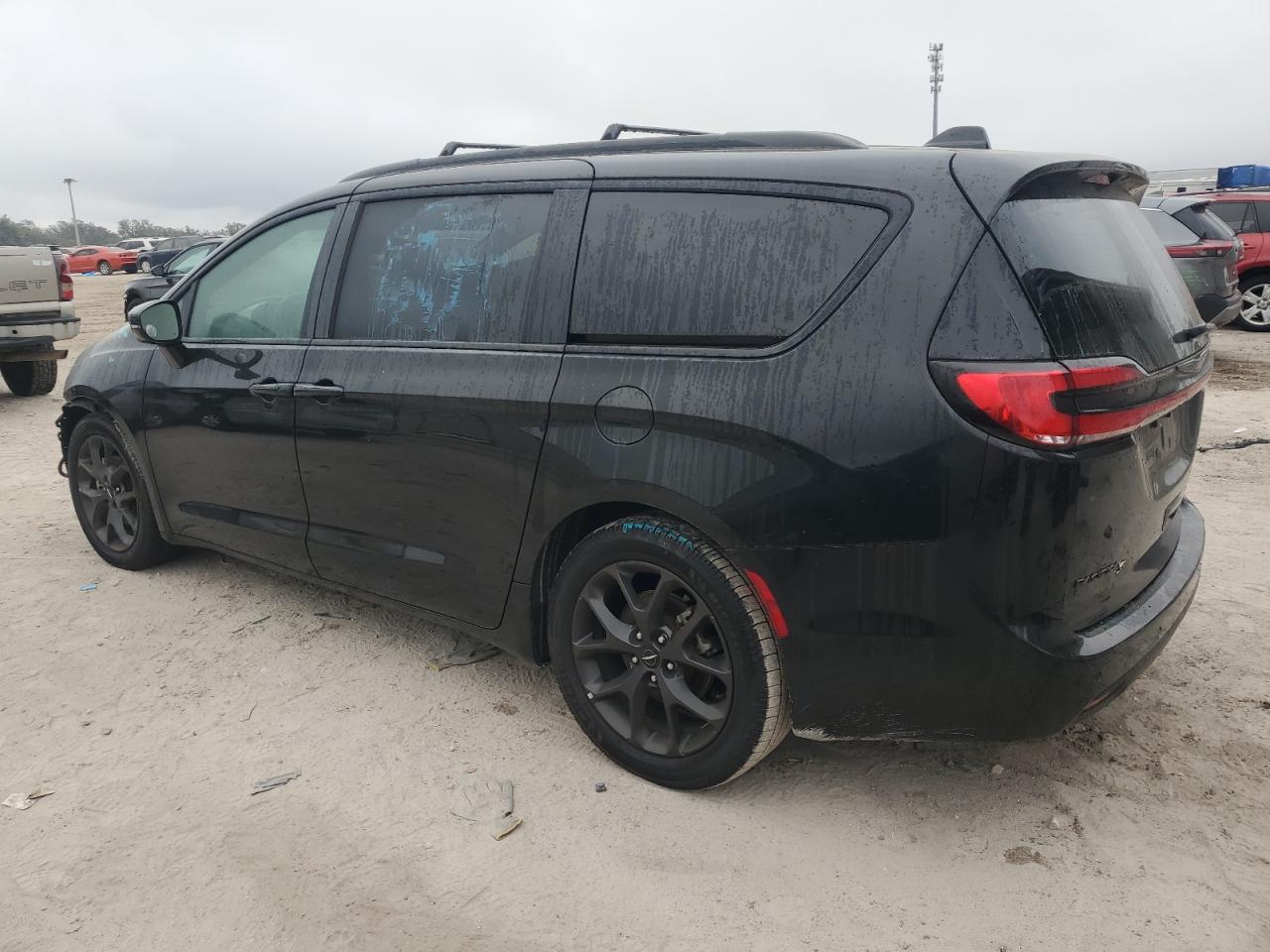 2022 Chrysler Pacifica - Image 2