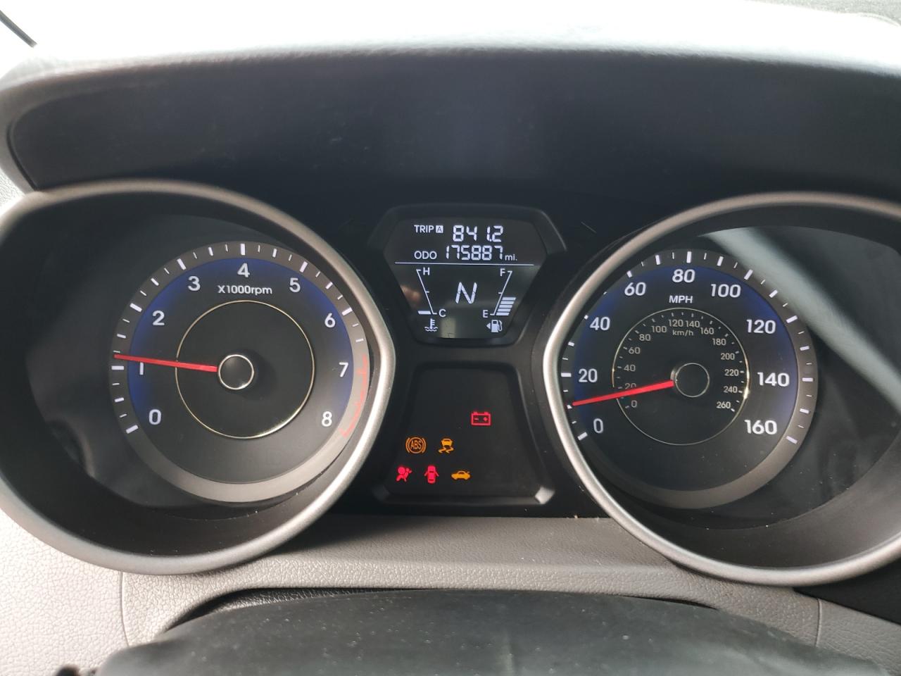 2013 Hyundai Elantra - Image 9