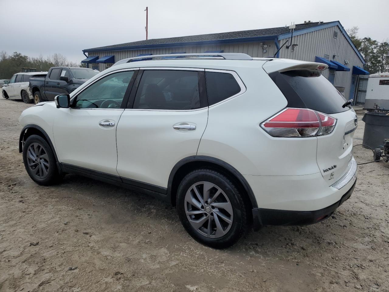 2016 Nissan Rogue - Image 2