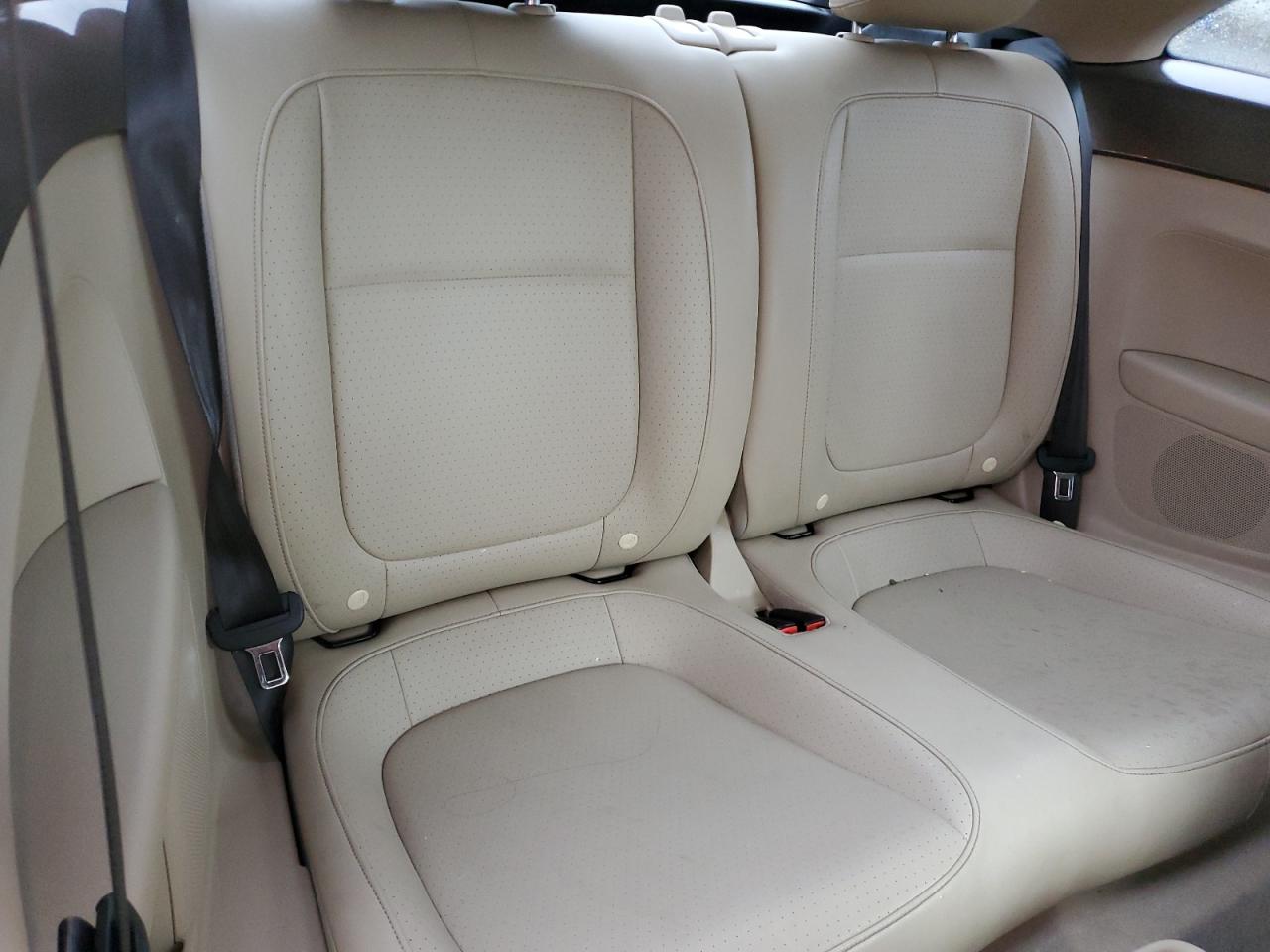 2015 Volkswagen Beetle - Image 10