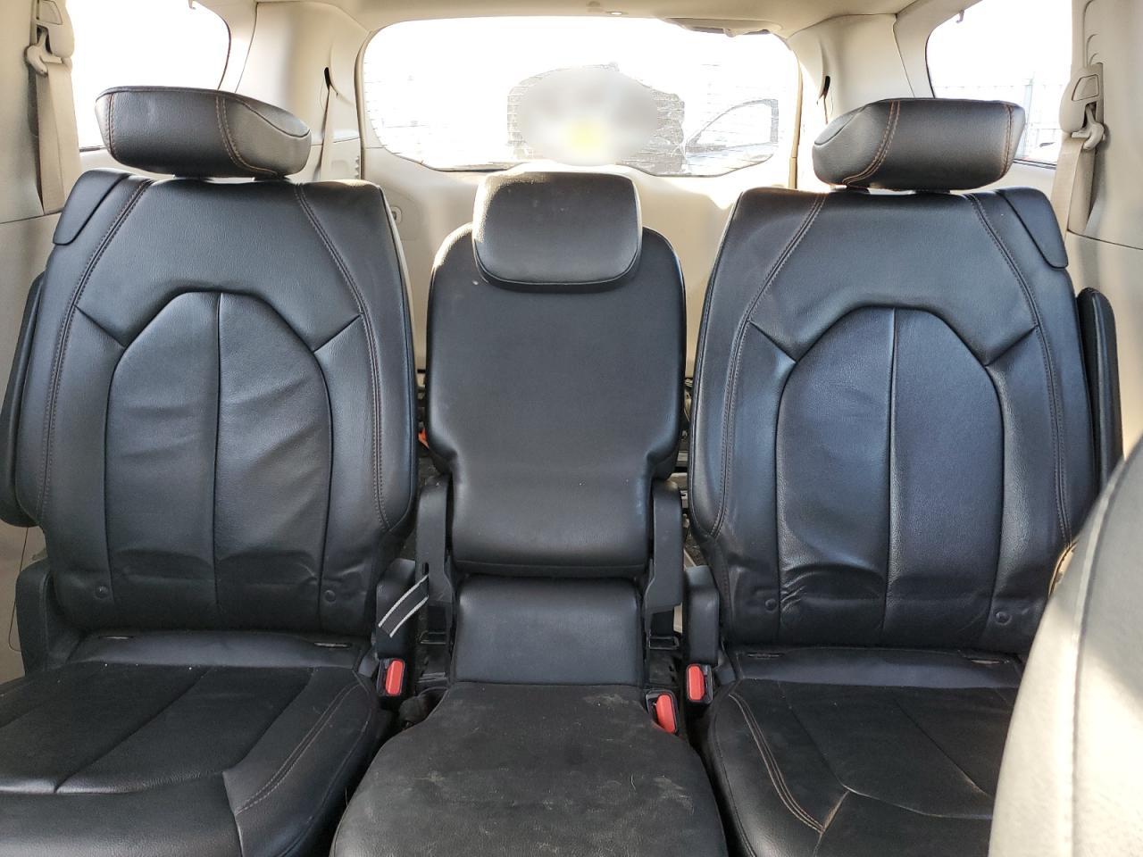 2017 Chrysler Pacifica - Image 10