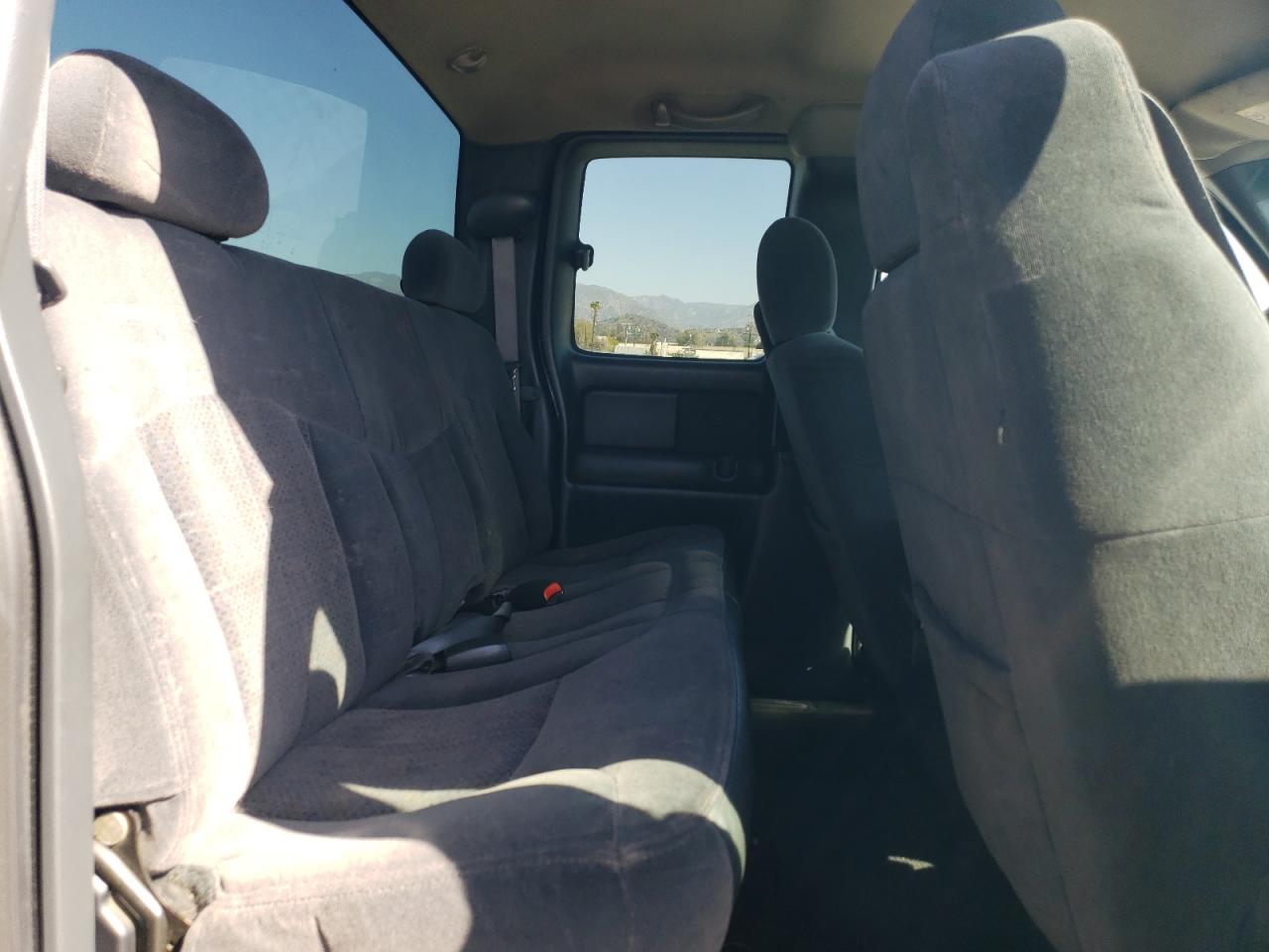 2002 Chevrolet Silverado - Image 10