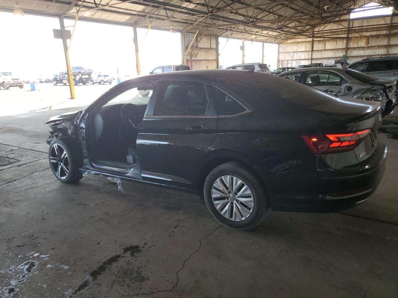 2019 Volkswagen Jetta - Image 2