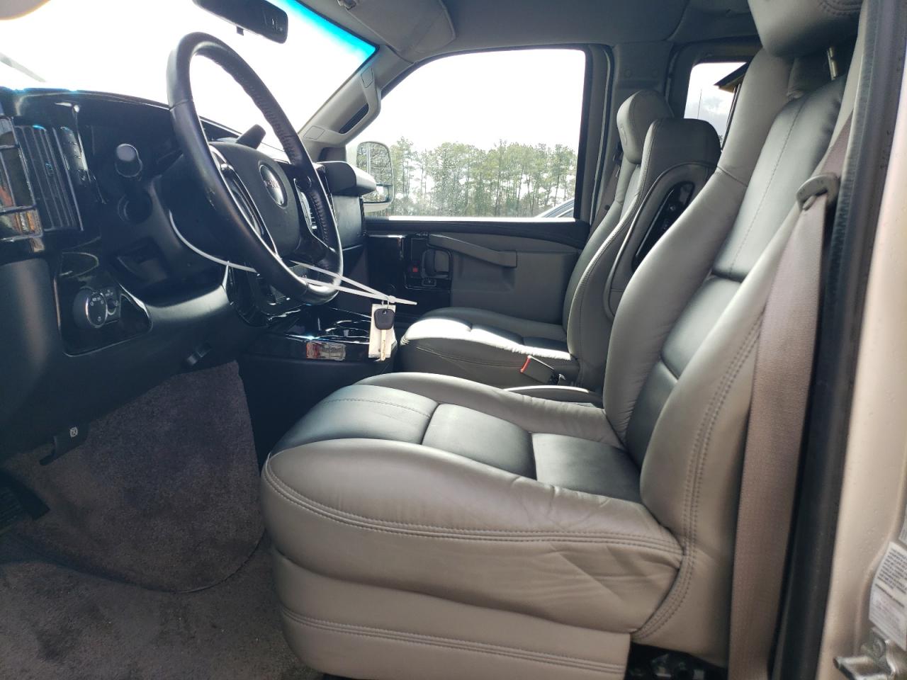 2018 GMC Savana - Image 7