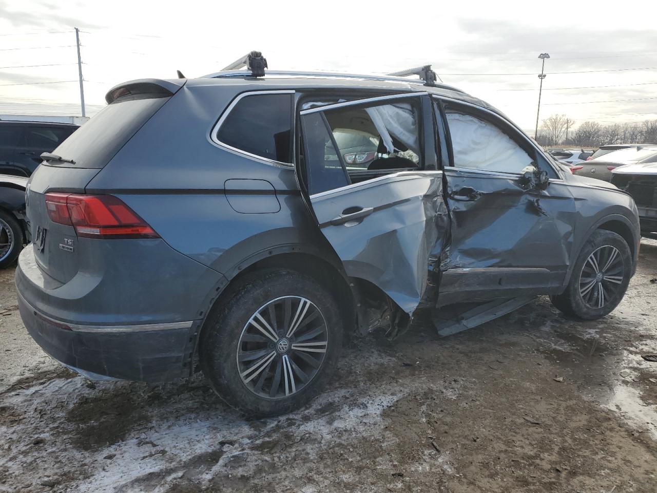 2018 Volkswagen Tiguan - Image 3