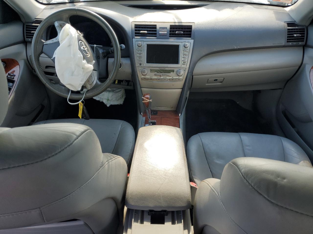 2011 Toyota Camry - Image 8