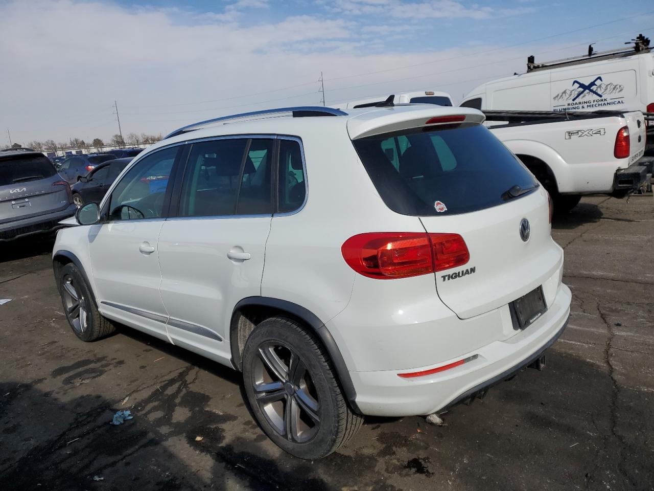 2017 Volkswagen Tiguan - Image 2
