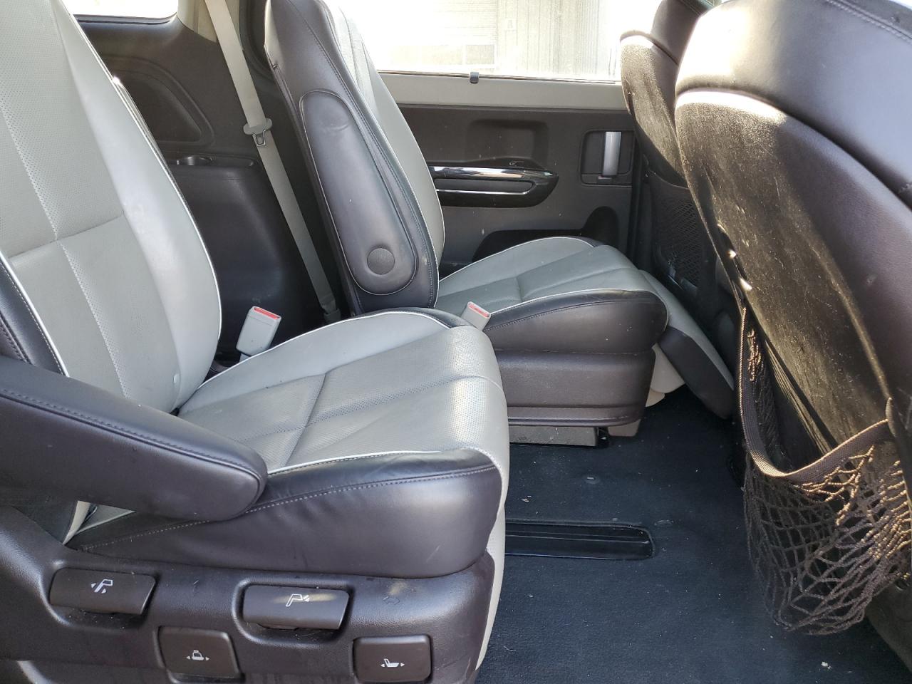 2015 Kia Sedona - Image 11