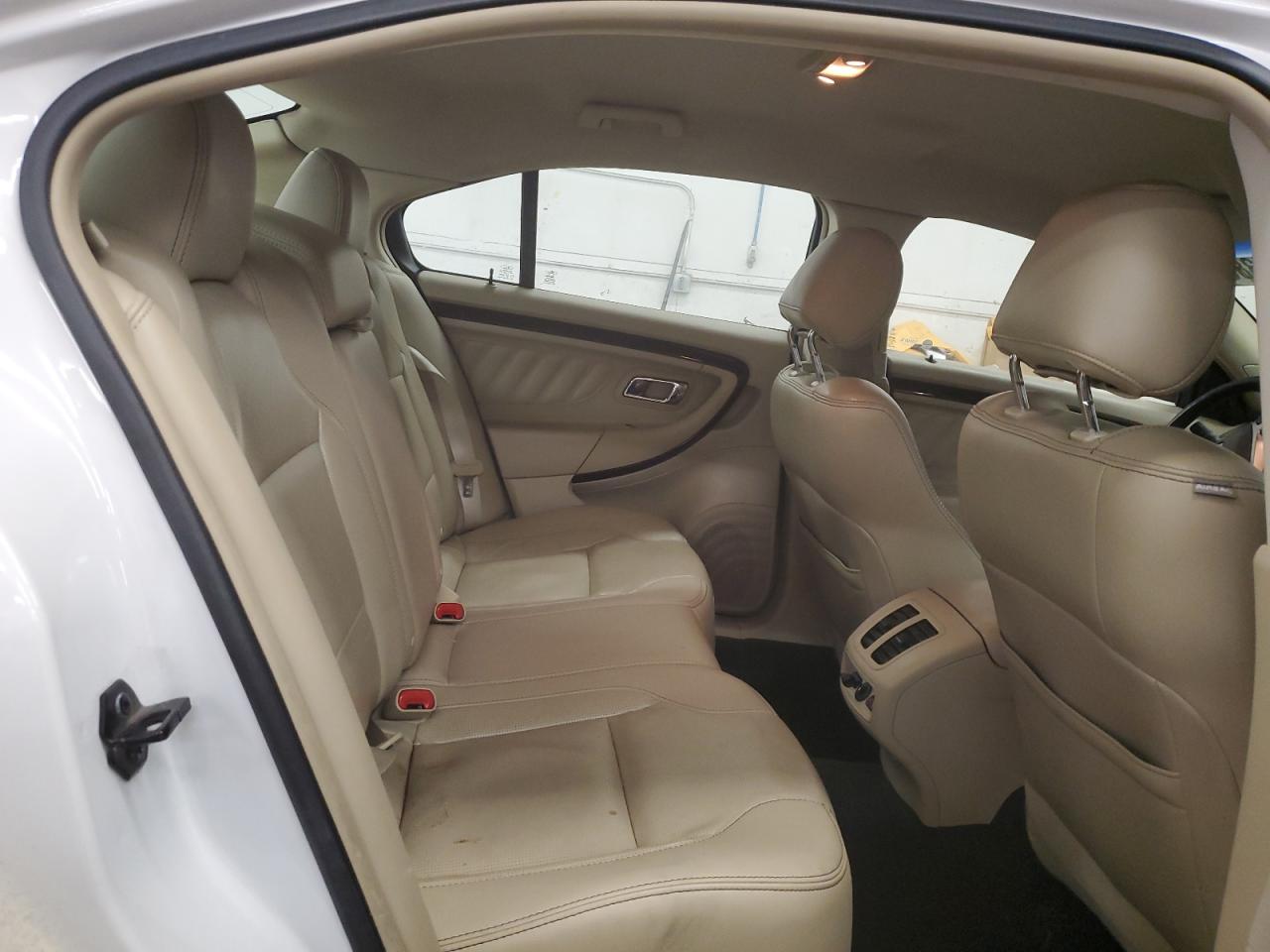 2013 Ford Taurus - Image 10