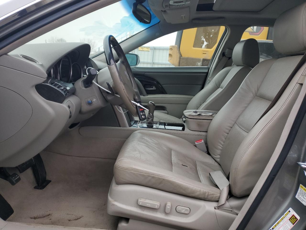 2010 Acura RL - Image 7