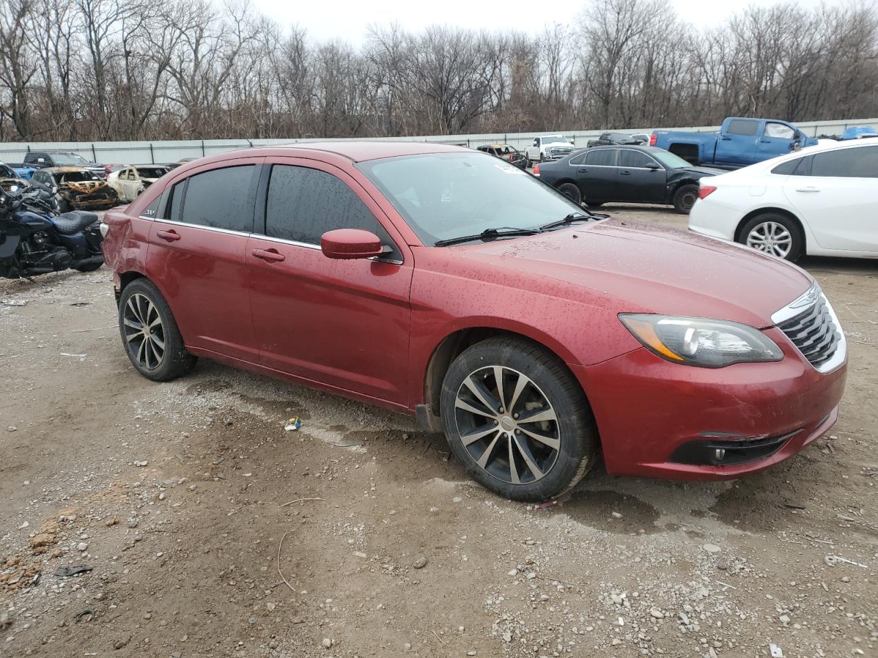2013 Chrysler 200 - Image 4