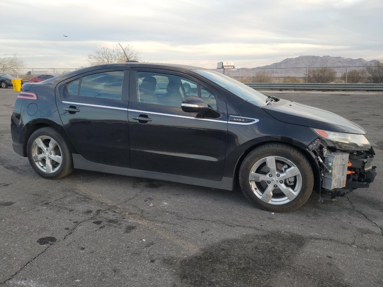 2015 Chevrolet Volt - Image 4