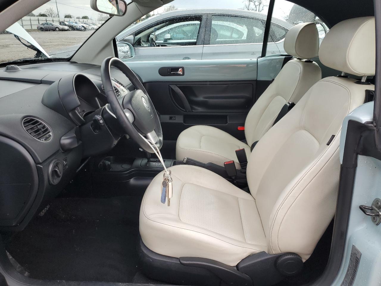 2010 Volkswagen Beetle - Image 7