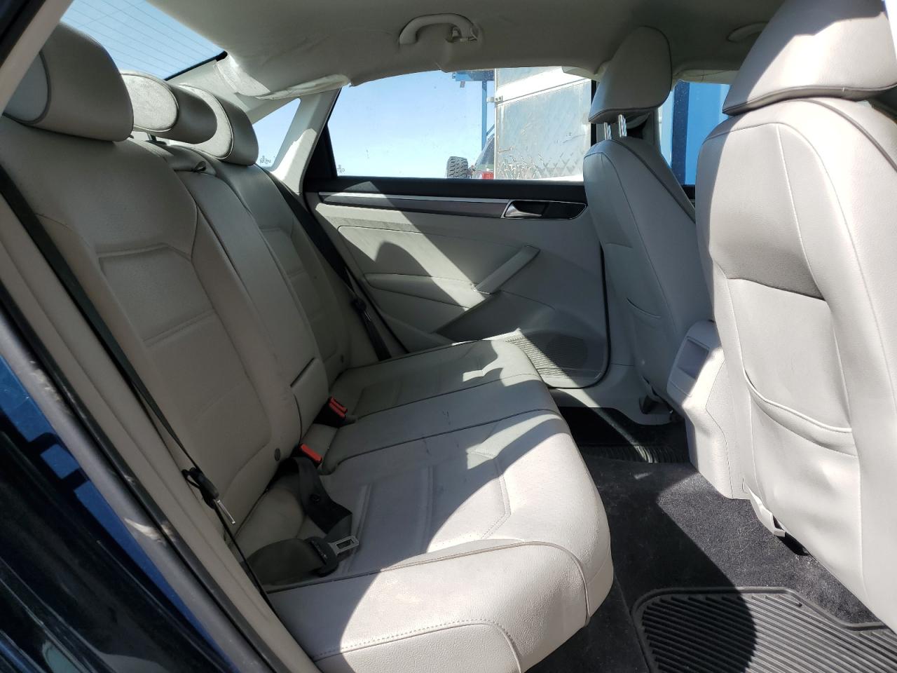 2018 Volkswagen Passat - Image 10