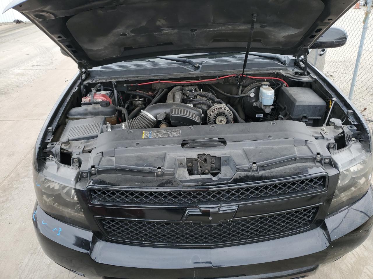 2008 Chevrolet Suburban - Image 12