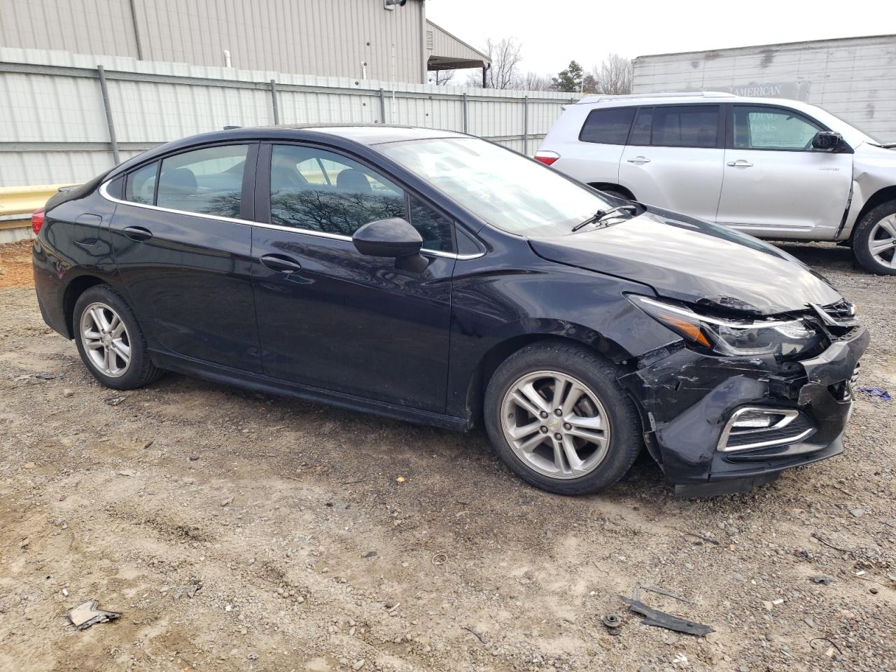 2017 Chevrolet Cruze - Image 4