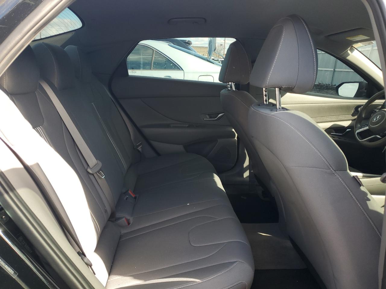 2022 Hyundai Elantra - Image 10