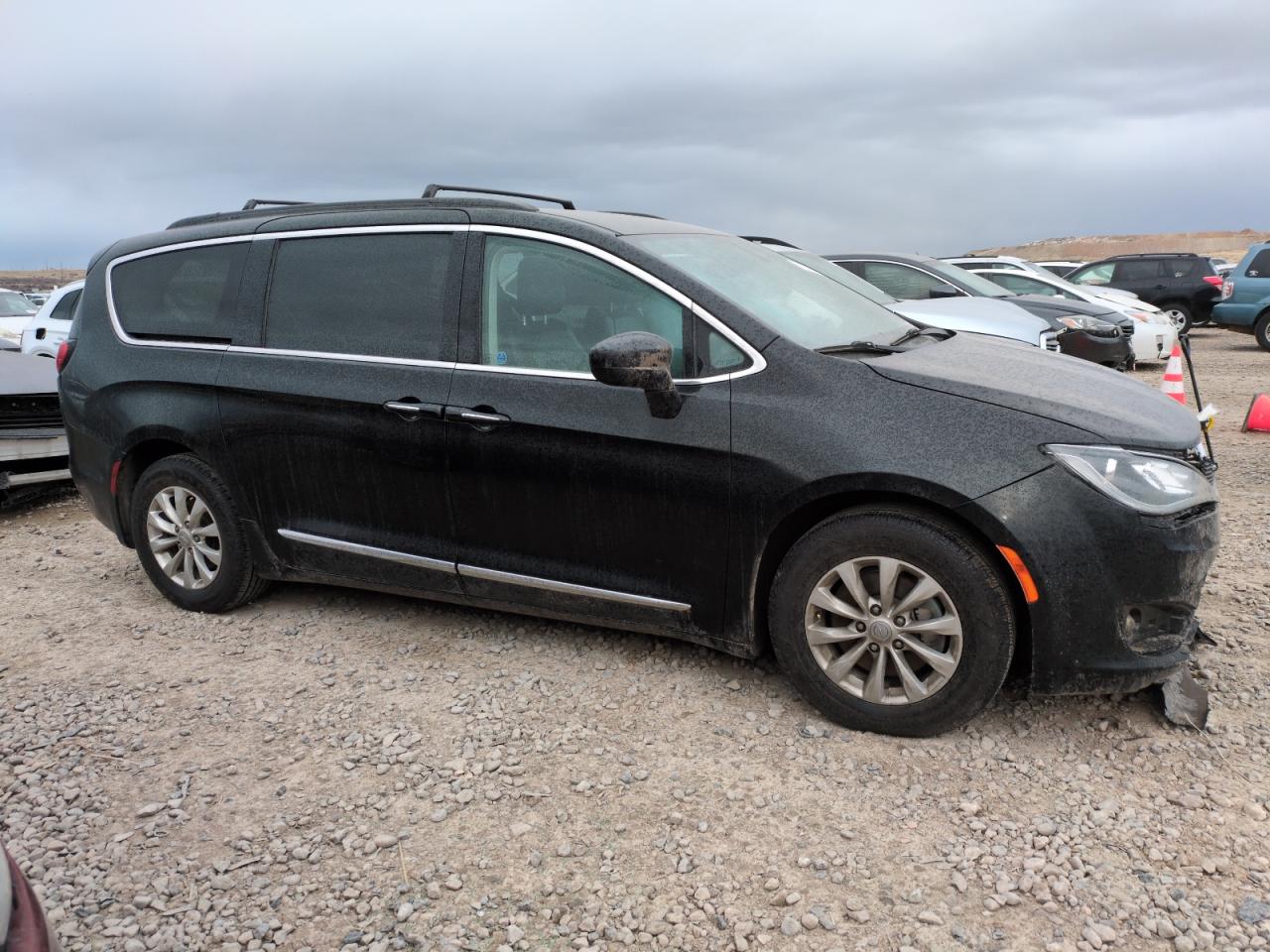 2017 Chrysler Pacifica - Image 4