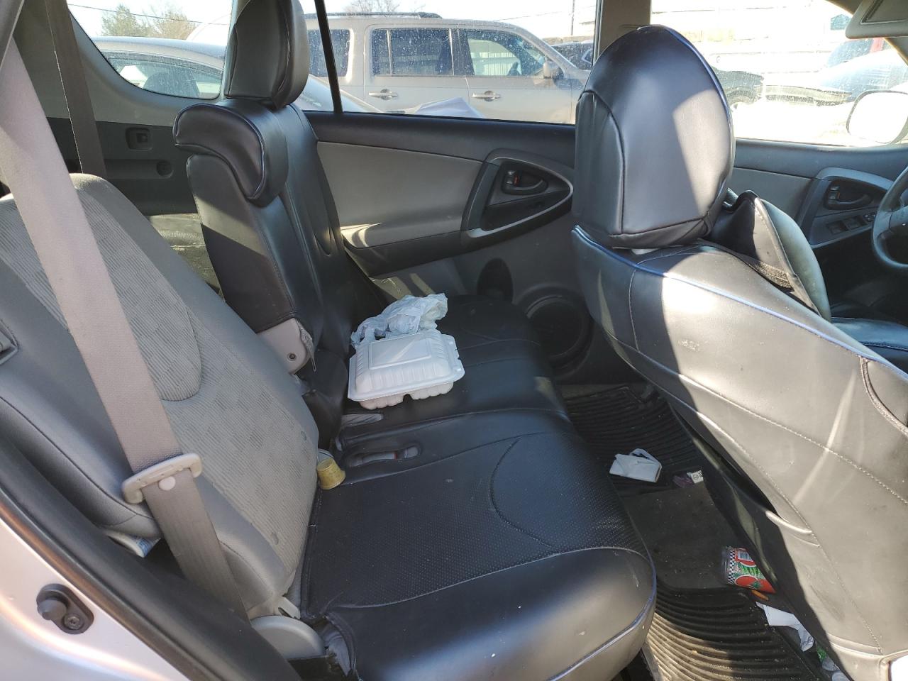 2012 Toyota RAV 4 - Image 11