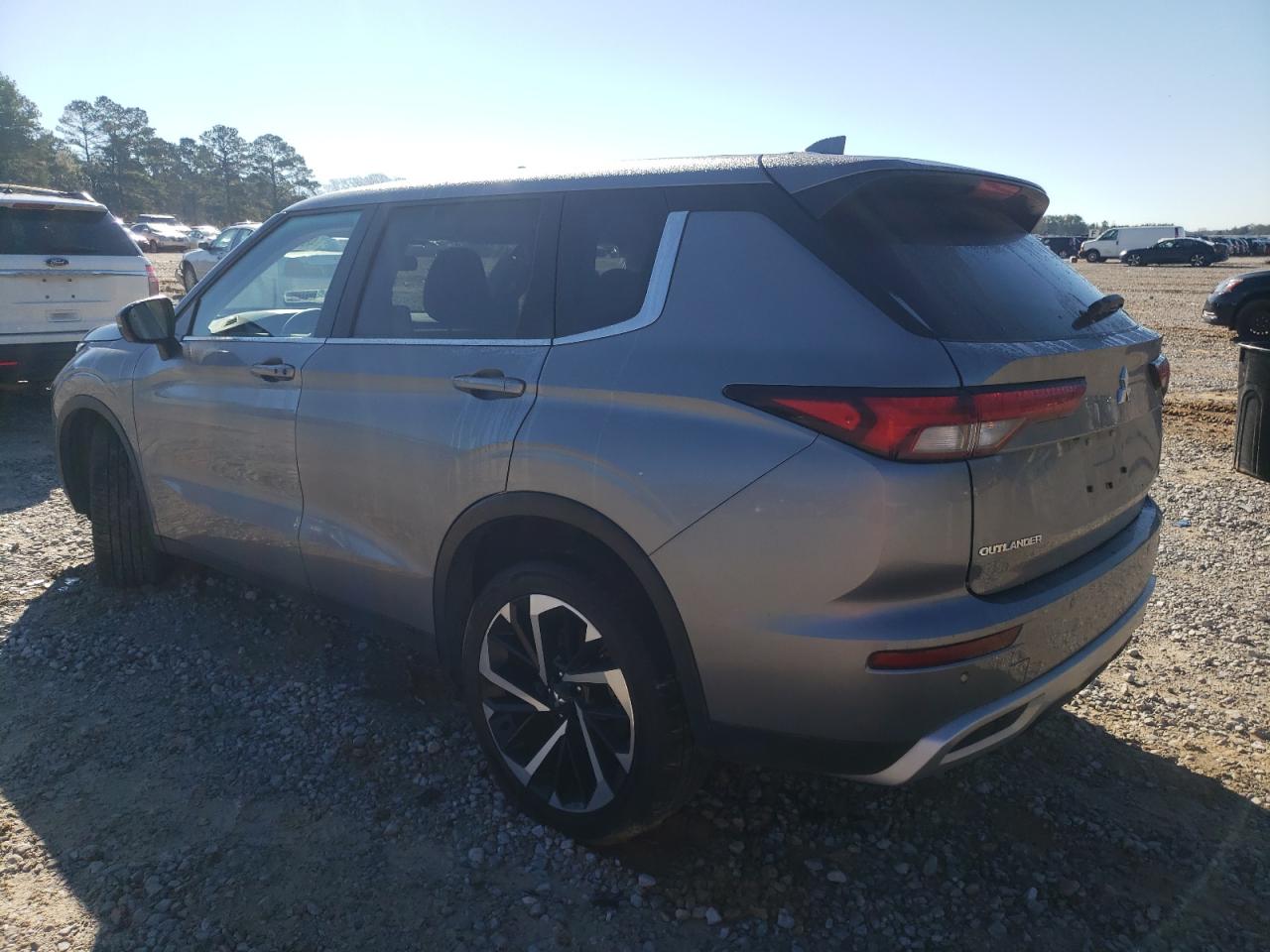 2024 Mitsubishi Outlander - Image 2