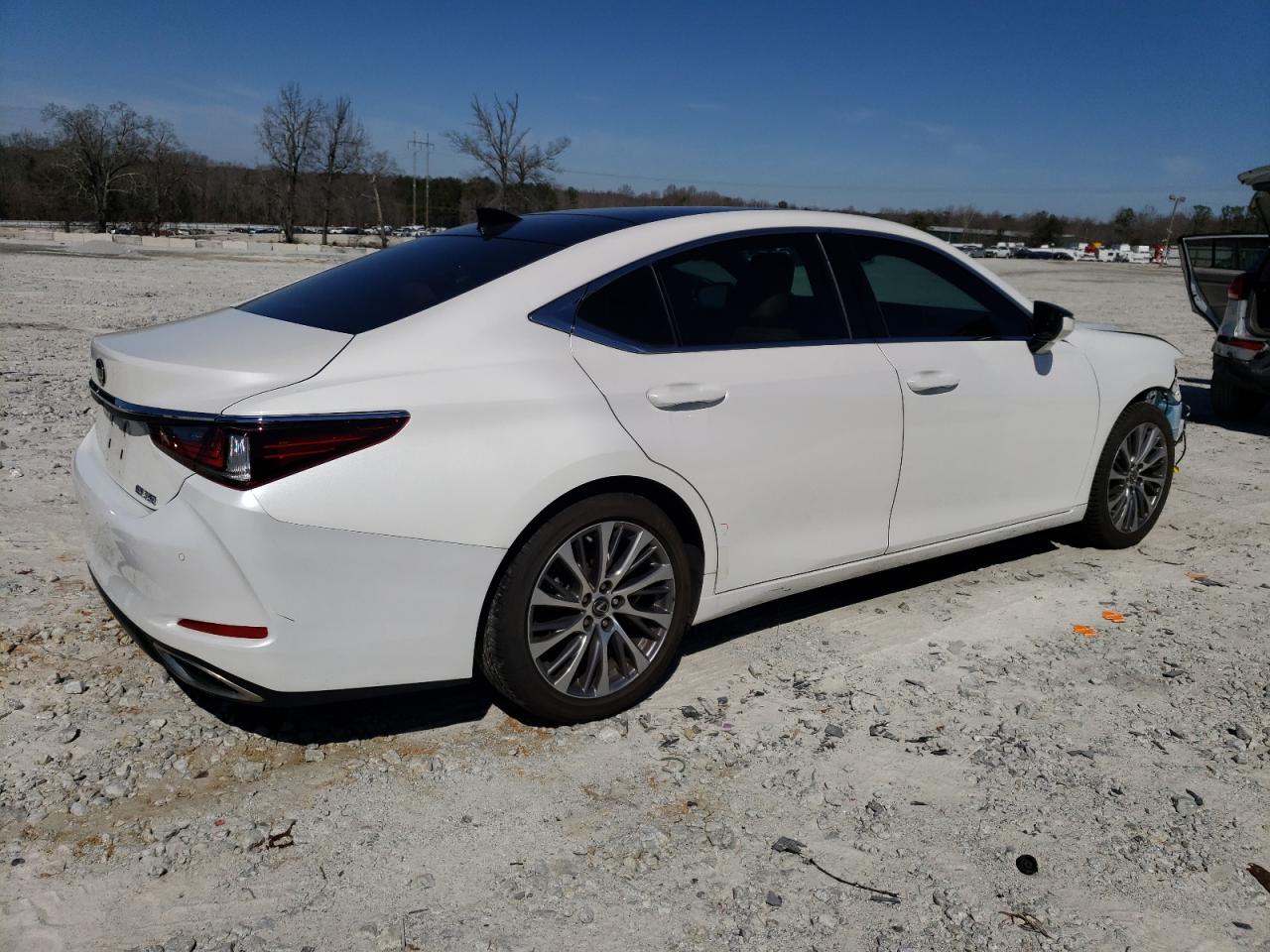 2020 Lexus ES - Image 3