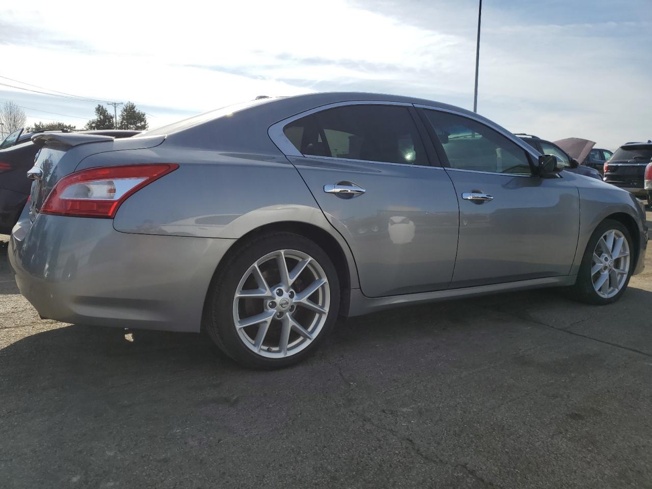 2009 Nissan Maxima - Image 3