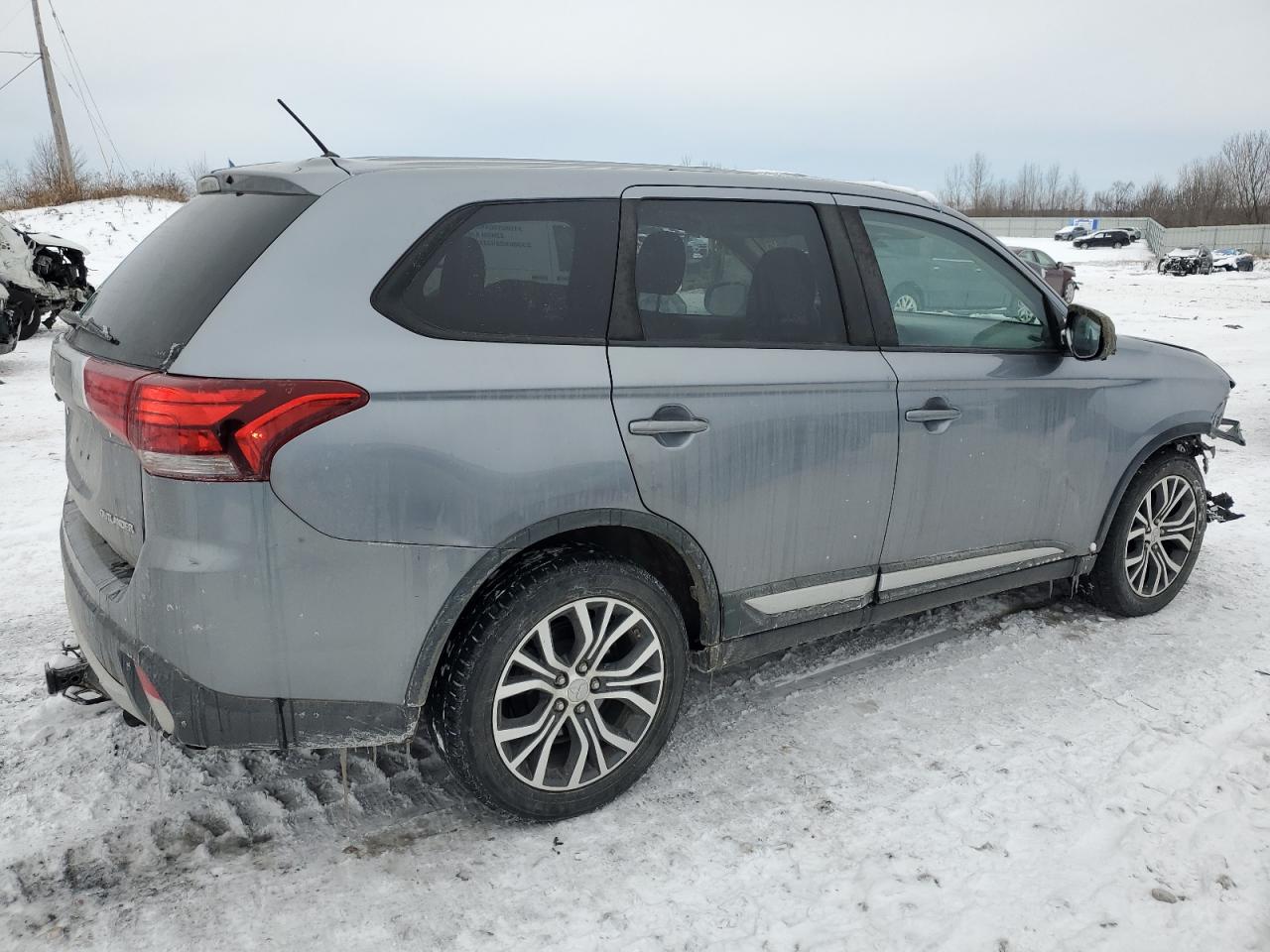 2016 Mitsubishi Outlander - Image 3