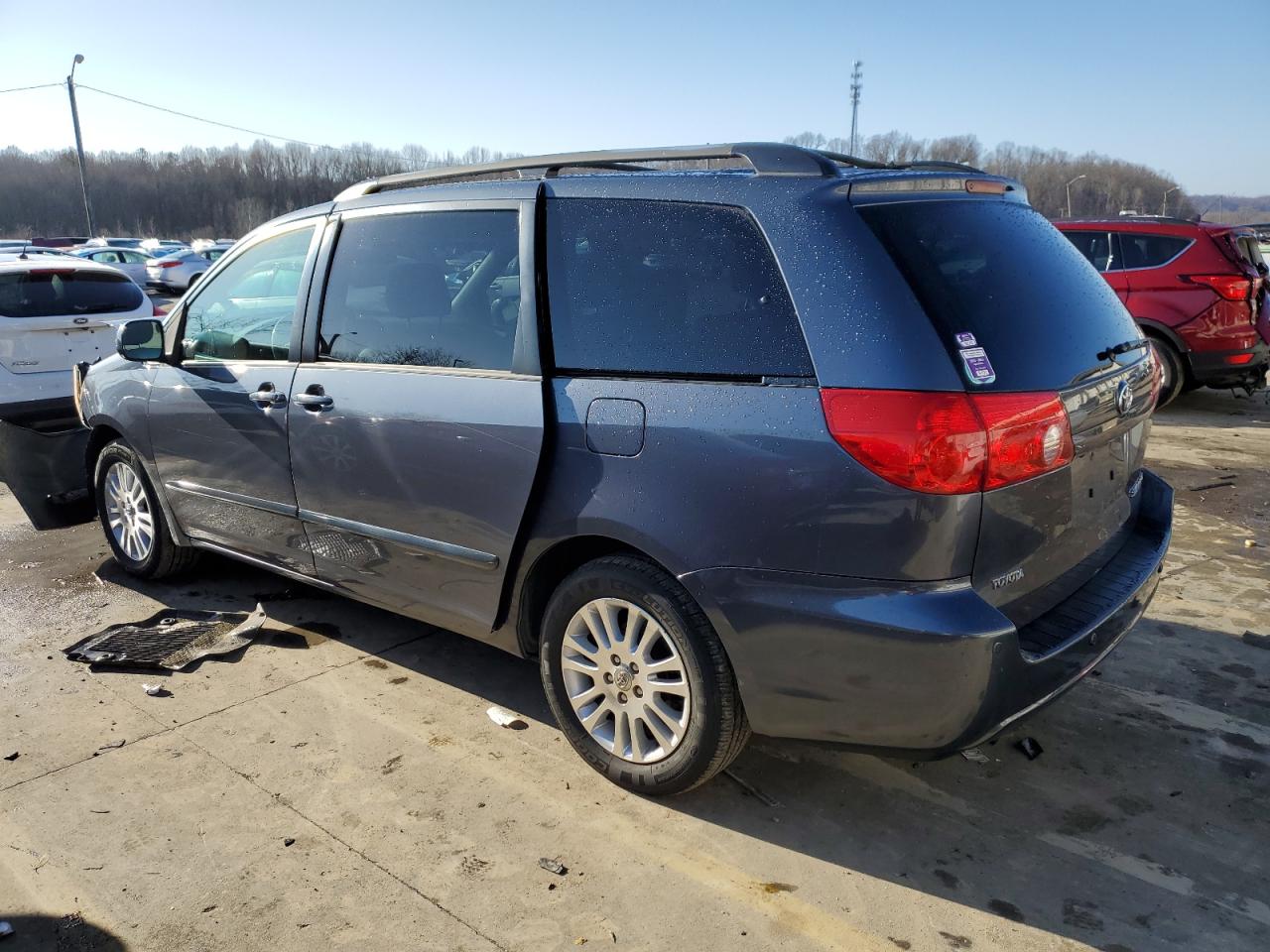 2008 Toyota Sienna - Image 2