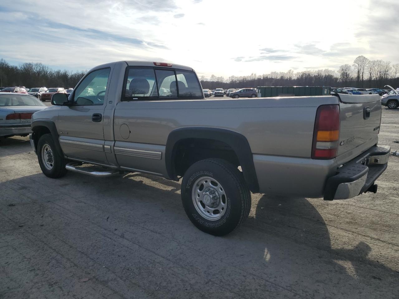 2000 Chevrolet Silverado - Image 2