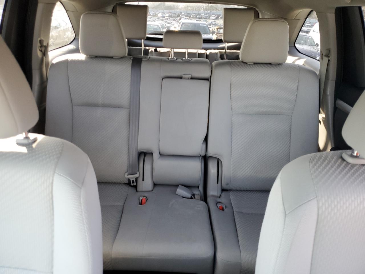 2014 Toyota Highlander - Image 10