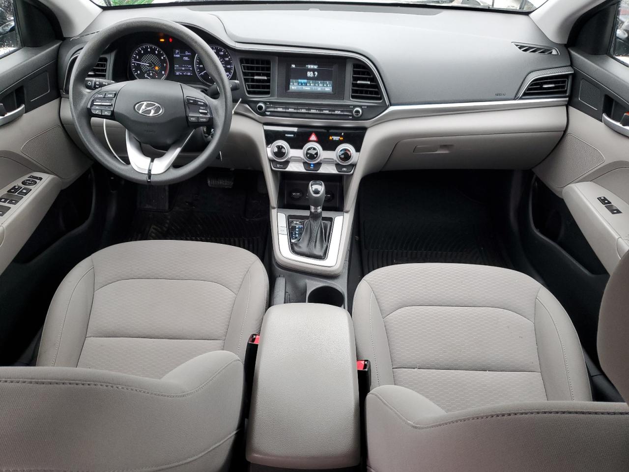 2019 Hyundai Elantra - Image 8
