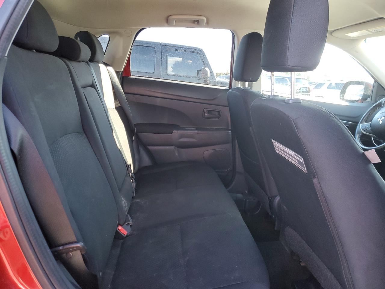 2015 Mitsubishi Outlander - Image 11