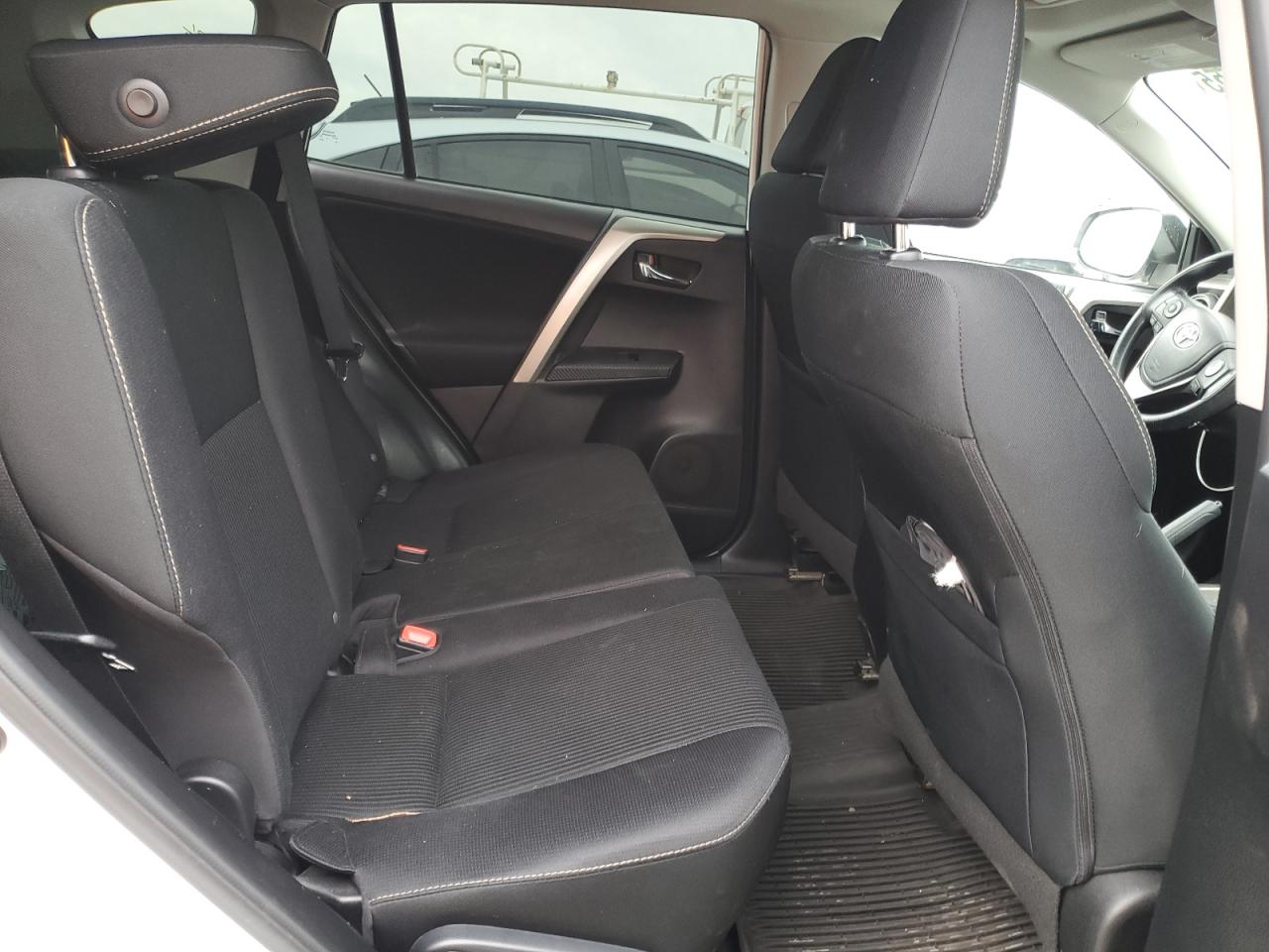 2015 Toyota RAV 4 - Image 11