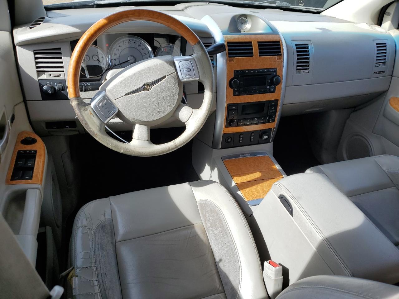 2007 Chrysler Aspen - Image 8
